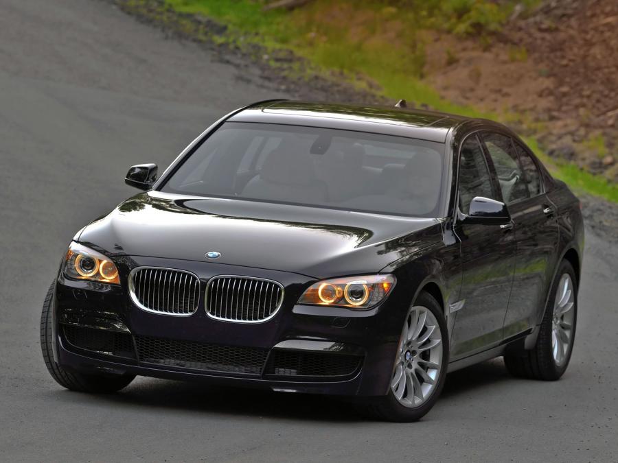  BMW 740i 2010 года  (US) (фото 4 из 5)